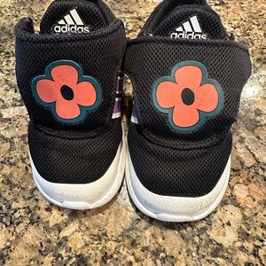 Adidas girls sneaker - size 6K